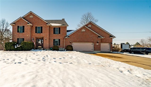 825 Chaucer Lane, Tipp City, OH 45371