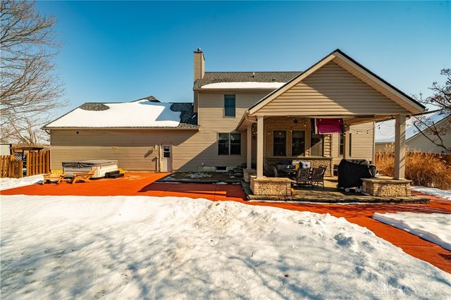 825 Chaucer Lane, Tipp City, OH 45371