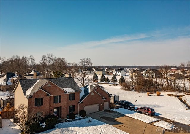 825 Chaucer Lane, Tipp City, OH 45371