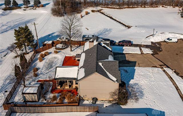 825 Chaucer Lane, Tipp City, OH 45371