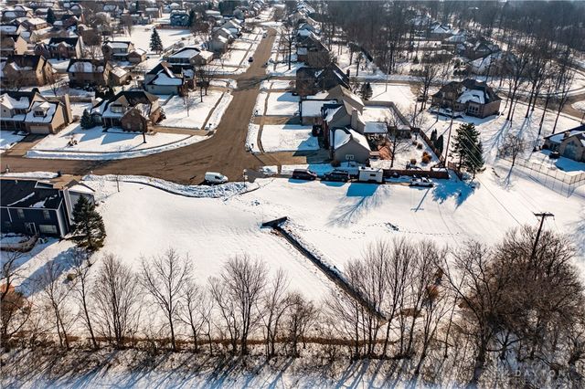 825 Chaucer Lane, Tipp City, OH 45371