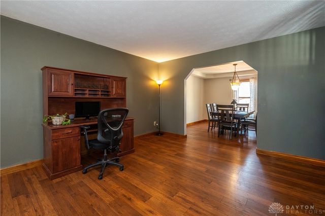 825 Chaucer Lane, Tipp City, OH 45371