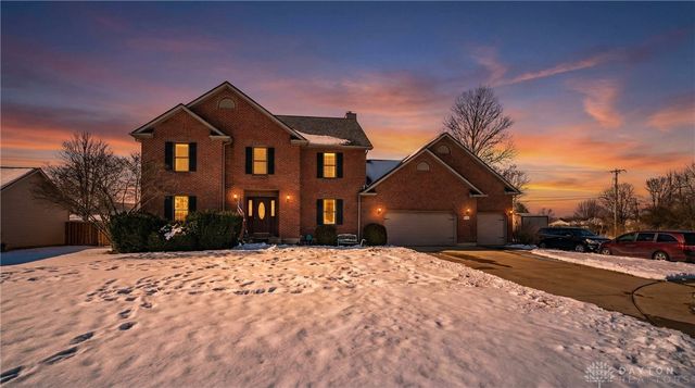 825 Chaucer Lane, Tipp City, OH 45371