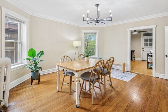 425 N MAPLE Avenue, Oak Park, IL 60302