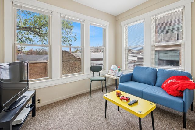 425 N MAPLE Avenue, Oak Park, IL 60302