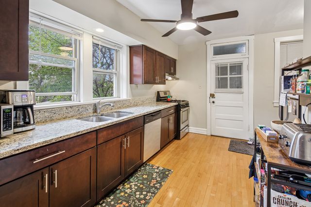 425 N MAPLE Avenue, Oak Park, IL 60302