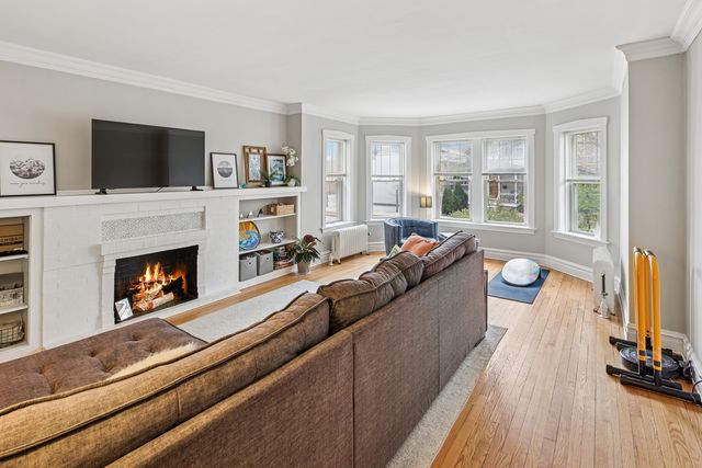 425 N MAPLE Avenue, Oak Park, IL 60302