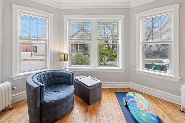 425 N MAPLE Avenue, Oak Park, IL 60302