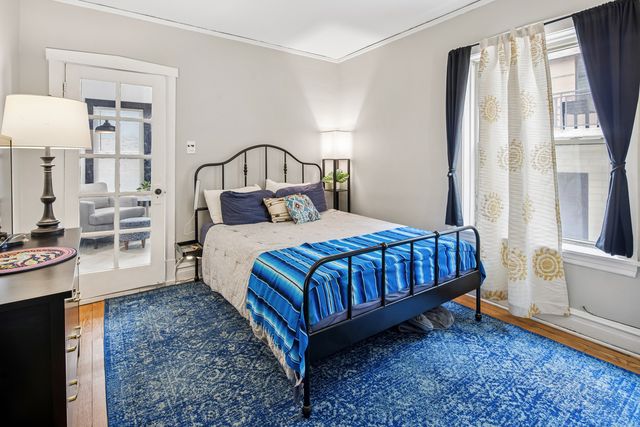 425 N MAPLE Avenue, Oak Park, IL 60302