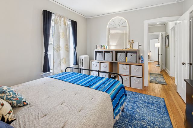 425 N MAPLE Avenue, Oak Park, IL 60302