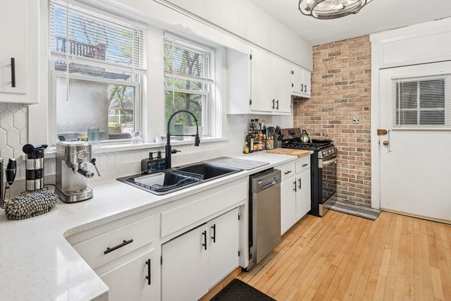 425 N MAPLE Avenue, Oak Park, IL 60302