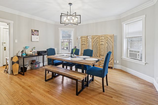 425 N MAPLE Avenue, Oak Park, IL 60302