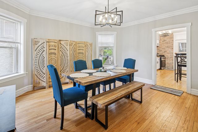 425 N MAPLE Avenue, Oak Park, IL 60302