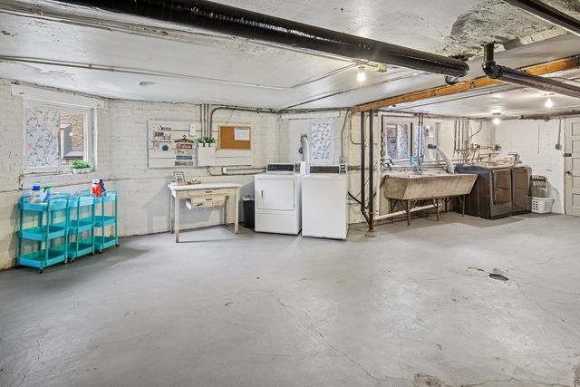 425 N MAPLE Avenue, Oak Park, IL 60302