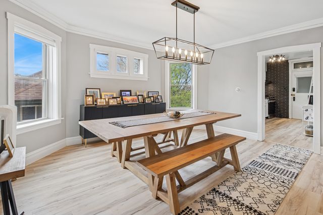 425 N MAPLE Avenue, Oak Park, IL 60302