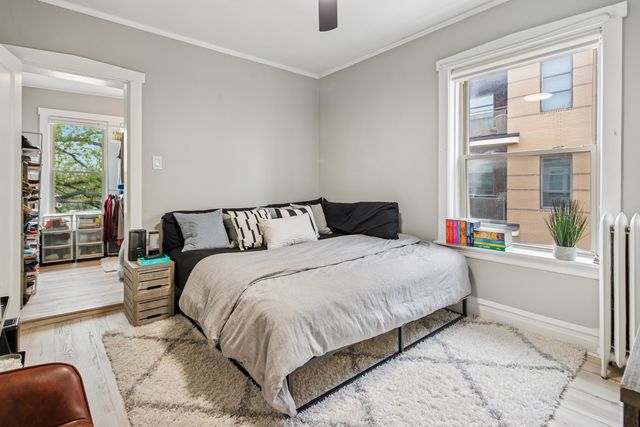 425 N MAPLE Avenue, Oak Park, IL 60302