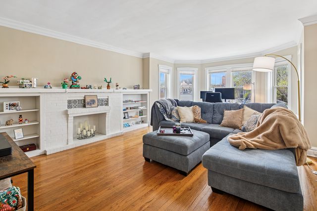 425 N MAPLE Avenue, Oak Park, IL 60302