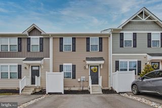 3 CASTLE DR, Gilbertsville, PA 19525