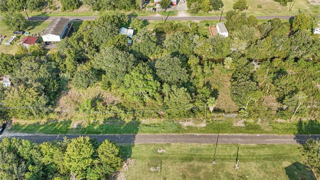 612 Hill Street, Oak Island, TX 77535