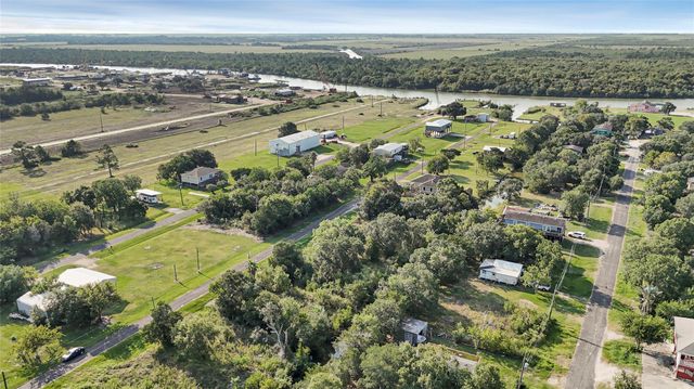 612 Hill Street, Oak Island, TX 77535