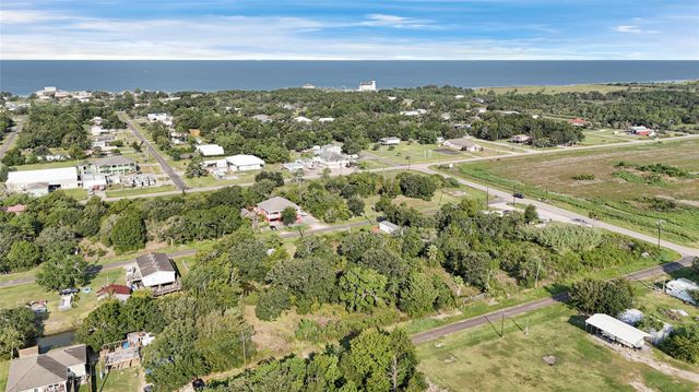 612 Hill Street, Oak Island, TX 77535