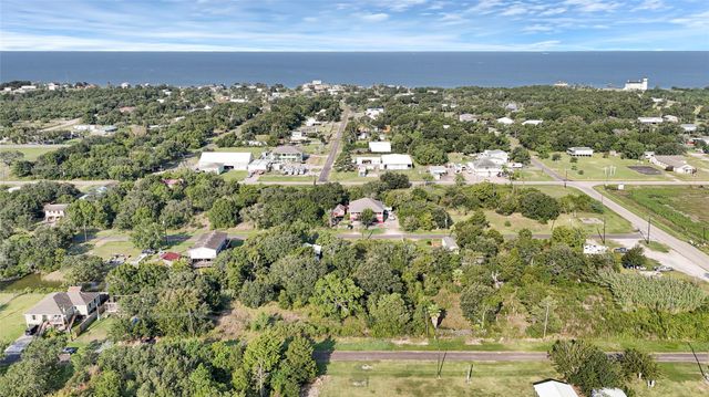 612 Hill Street, Oak Island, TX 77535
