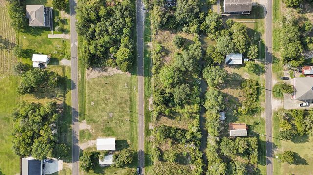 612 Hill Street, Oak Island, TX 77535