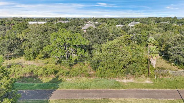 612 Hill Street, Oak Island, TX 77535
