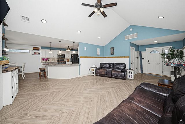 8892 Regina Lane, Manhattan, KS 66502