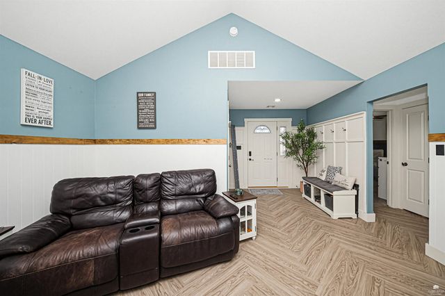 8892 Regina Lane, Manhattan, KS 66502