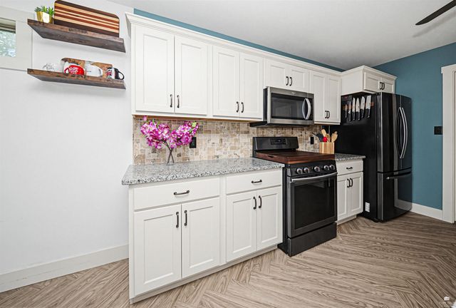 8892 Regina Lane, Manhattan, KS 66502