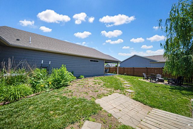 8892 Regina Lane, Manhattan, KS 66502