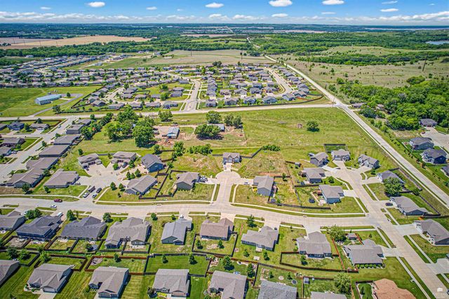 8892 Regina Lane, Manhattan, KS 66502