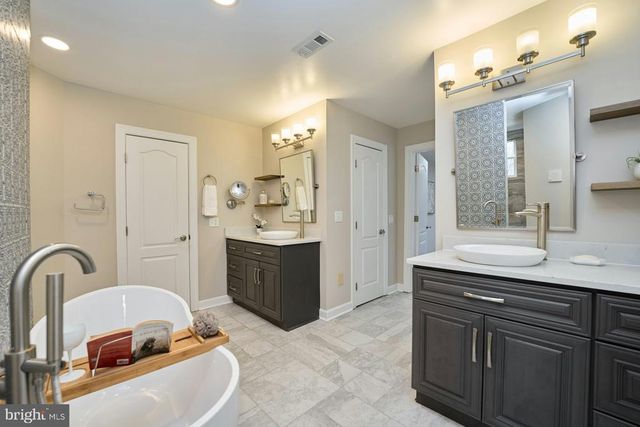 5828 HUNTON WOOD DR, Broad Run, VA 20137