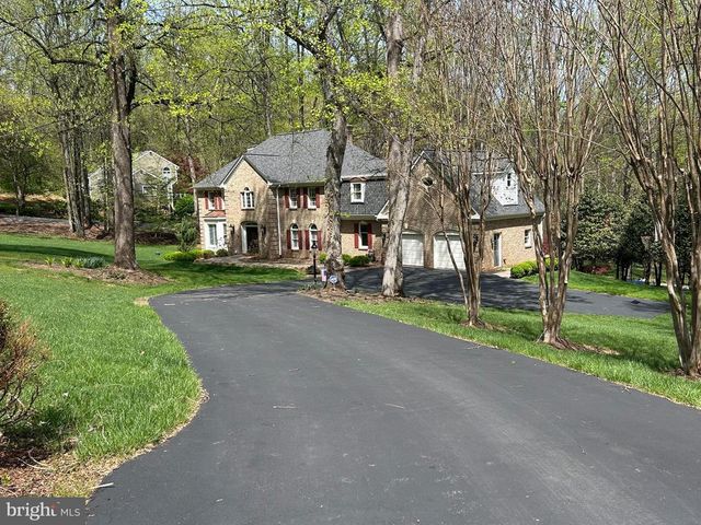 5828 HUNTON WOOD DR, Broad Run, VA 20137
