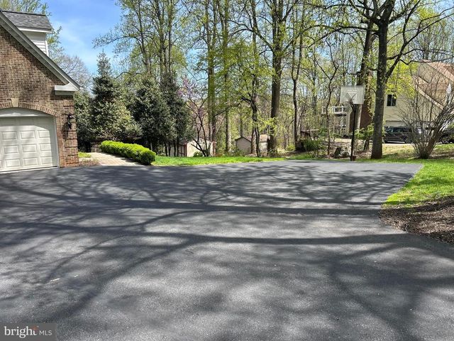 5828 HUNTON WOOD DR, Broad Run, VA 20137