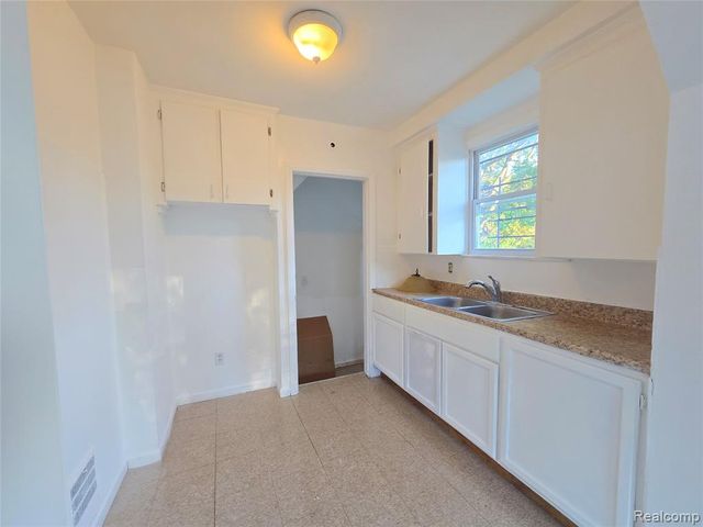 16740 Stahelin Avenue, Detroit, MI 48219