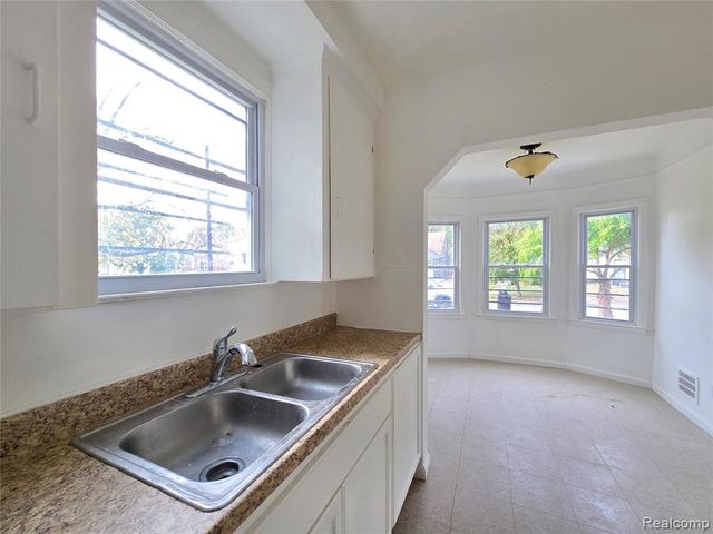 16740 Stahelin Avenue, Detroit, MI 48219