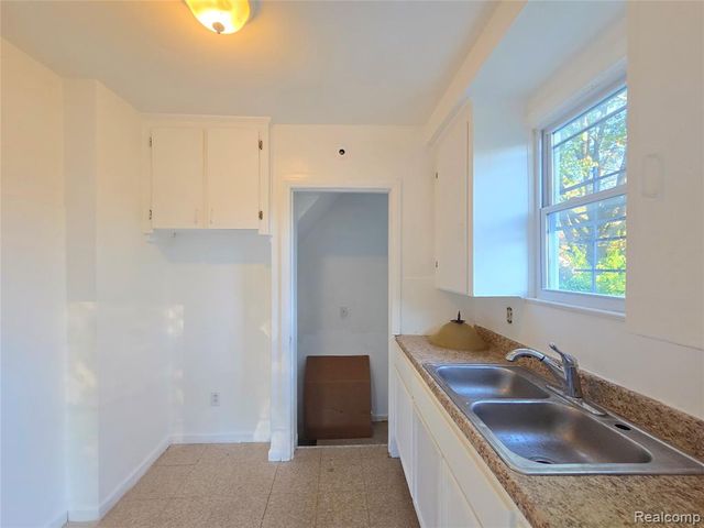 16740 Stahelin Avenue, Detroit, MI 48219