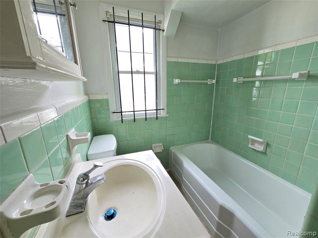 16740 Stahelin Avenue, Detroit, MI 48219