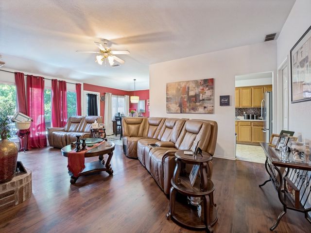 1413 Mockingbird Lane, Desoto, TX 75115