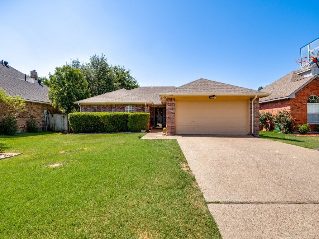 1413 Mockingbird Lane, Desoto, TX 75115