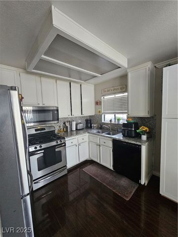 3124 Centavo Drive, Las Vegas, NV 89117