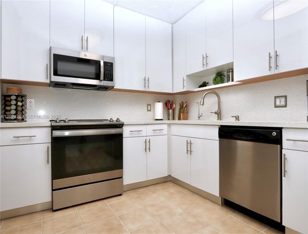 3850 Washington St 1010, Hollywood, FL 33021