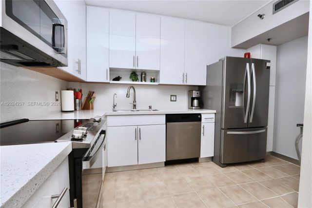 3850 Washington St 1010, Hollywood, FL 33021