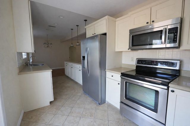 601 34TH AVENUE NE, St Petersburg, FL 33704