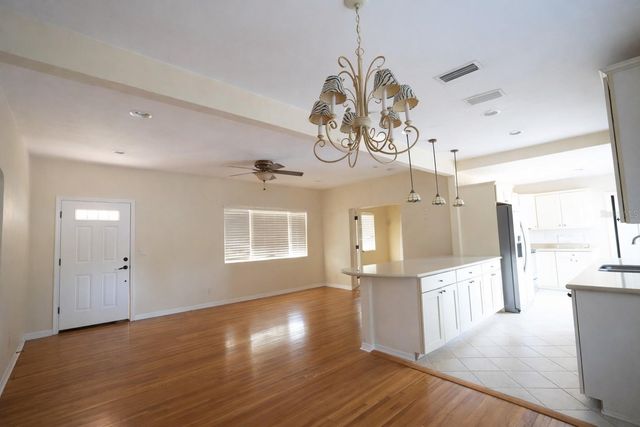 601 34TH AVENUE NE, St Petersburg, FL 33704