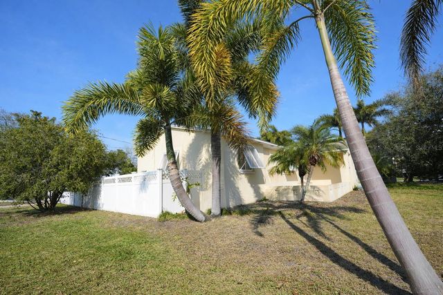 601 34TH AVENUE NE, St Petersburg, FL 33704