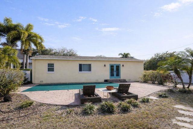 601 34TH AVENUE NE, St Petersburg, FL 33704