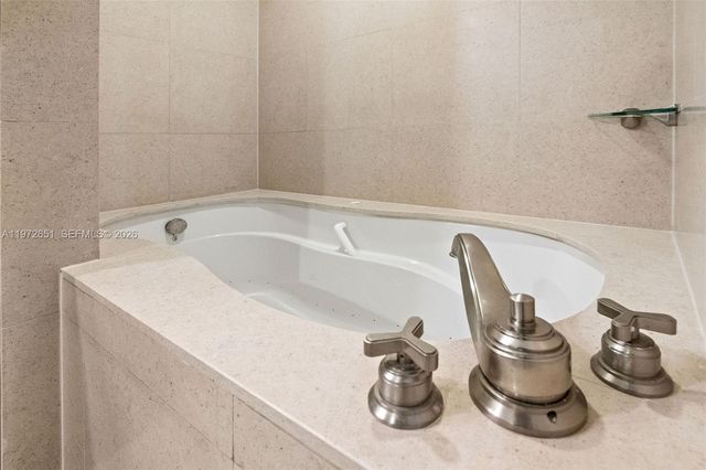 6801 Collins Ave 1401, Miami Beach, FL 33141